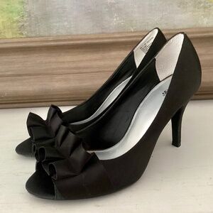 Women’s 7.5 M Black Satin Peep-Toe Heels with Ruffle Accent Formal Evening Event